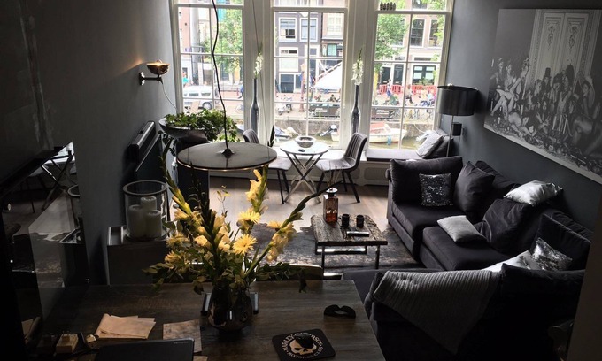 Red Light District Apartment | unique, luxery, canal view, central, quiet bedroom,lifetime experience,