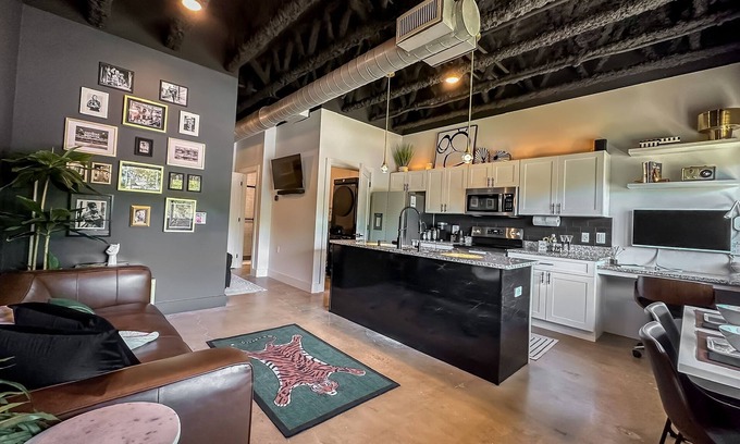 Nashville Apartment | Unique Nashville Executive Condo & Workspace