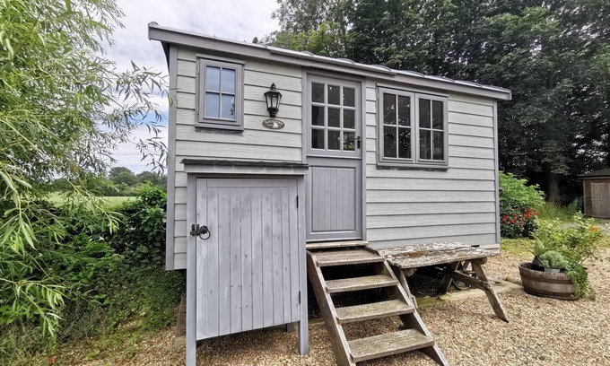East Ashling House | Unique, tranquil retreat in fabulous grounds with own garden & pond. Nr Goodwood
