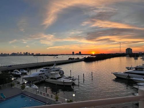 North Bay Village Apartment | Unique Water Views, free Parking 1bed 1 bath Rooffornomads 416