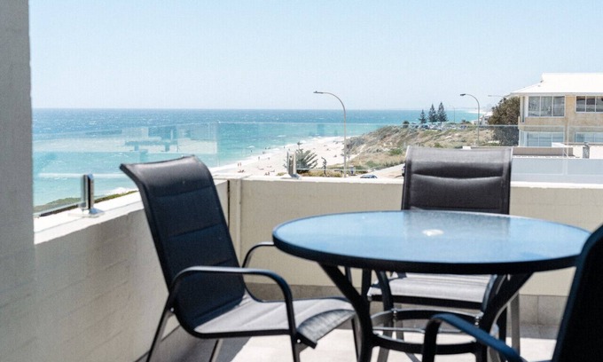 Cottesloe Apartment | Unit 11 · Cottesloe Beach View Apartments #11