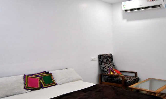 Jabalpur House | Unit 13 Beautiful and clean room to stay