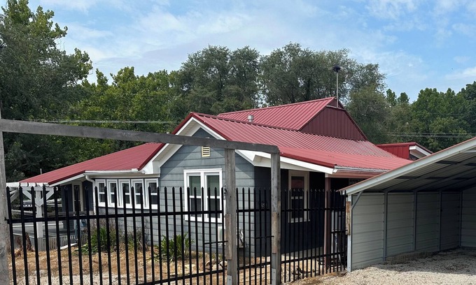 Warrensburg Apartment | Unit A Country house near Warrensburg