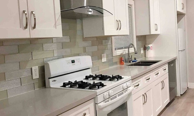 Centerville Apartment | Unit B-Work & Wander Fremont!