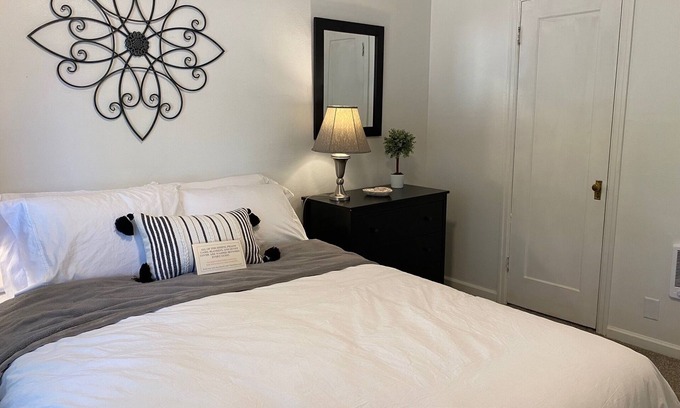 West Salem Apartment | Unit D Manor House Month to Month