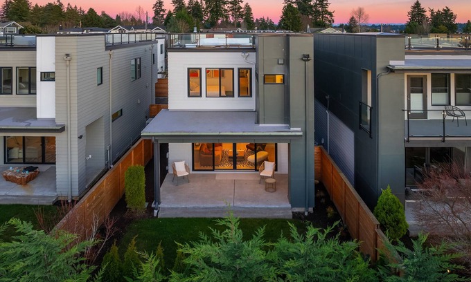 Norkirk House | Unobstructed, Breathtaking Water Views RIGHT in Kirkland, WA.