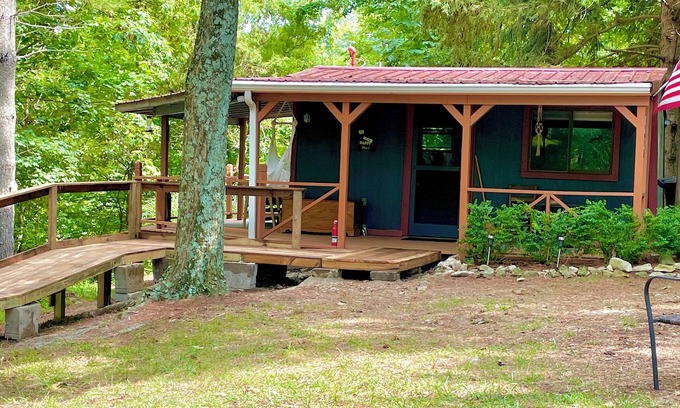 Sharpsburg Cabin | Unplug & Recharge at Whispering Pines Ringgold