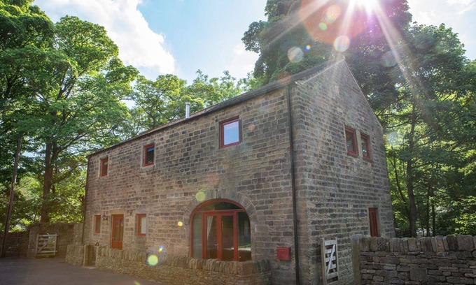 Hoylandswaine Cottage | Unsliven Bridge Barn - sleeps 7 guests in 3 bedrooms