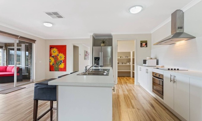 Bulla House | Unwind @ Bulla Hill Heights Retreat