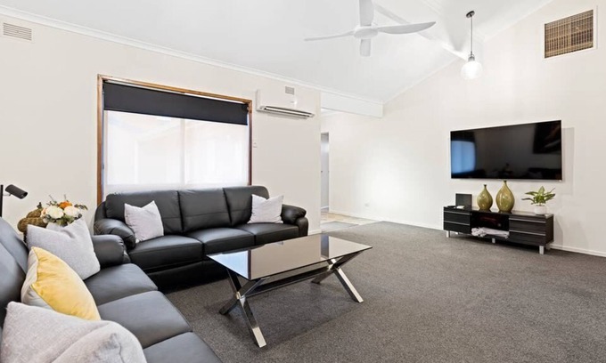 Mildura House | Unwind in Mildura's 3BR Hidden Gem