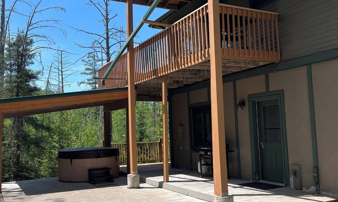 Stambaugh House | UP north getaway with Hottub!