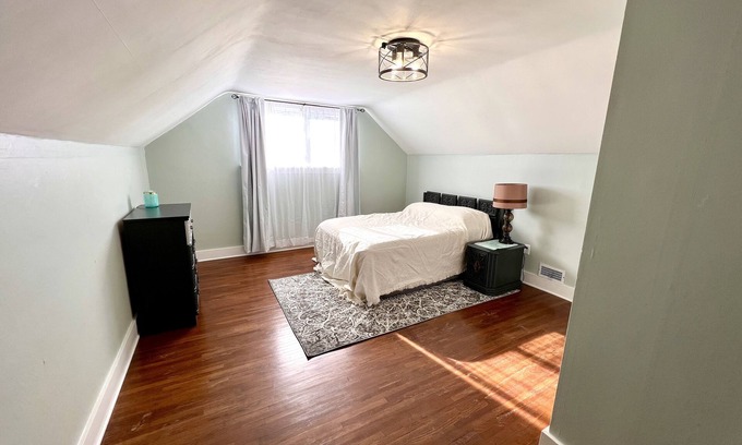 Norfolk Apartment | Updated 1 Bedroom that allows pets - perfect for healthcare travelers