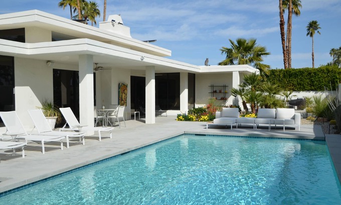 Indian Canyon House | Updated 3,700 sq feet Contemporary Home