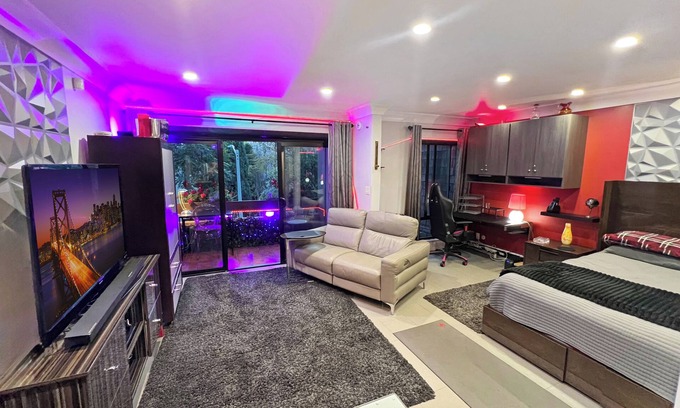 West Hollywood Condo | Updated Beautiful luxury bright condo in center of West Hollywood/balcony-pool