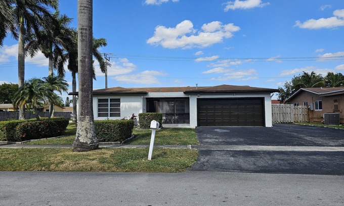 Sunrise House | Updated Bungalow in a quiet neighborhood