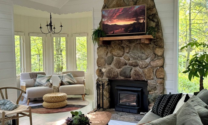 Michiana Cabin | Updated Cabin in woods. Fireplace. Walk to beach. Wineries & 45 mins Notre Dame!