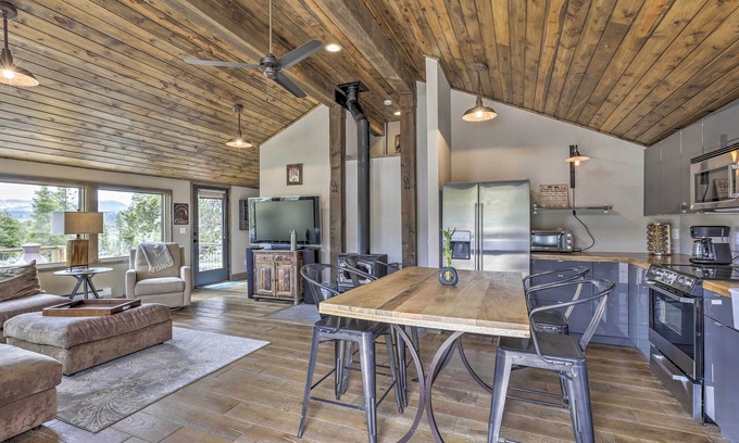 Tabernash Cabin | Updated Cabin w/Hot Tub ~ 11 Mi to Winter Park!