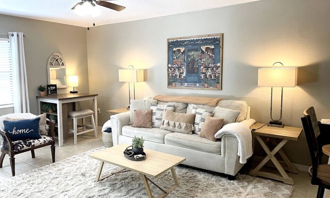 Clermont Apartment | Updated Centrally Located Suite 839