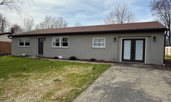 Roselawn Finance House | Updated home connected to Veterans Memorial Park