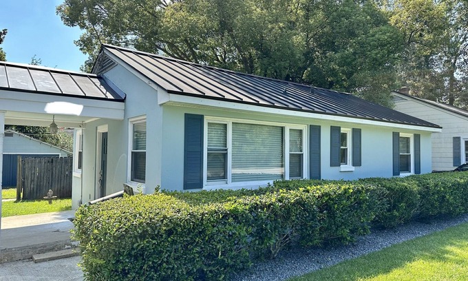 West Ashley House | Updated house, minutes from downtown & beach!