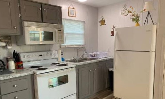 Boothville-Venice House | Updated mini trailer - fish, hunt, dine & visit Historical Fort Jaclkson/Museum.