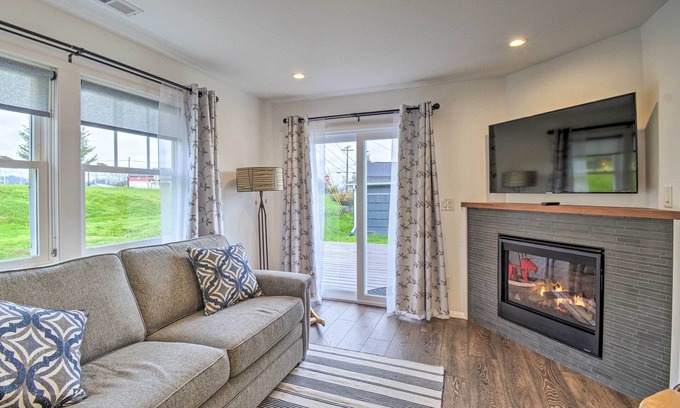 Retsil House | Updated Port Orchard Home, Walk to Waterfront