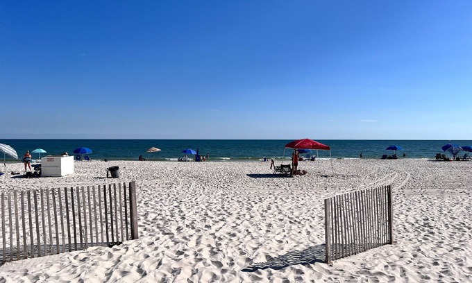 Orange Beach Apartment | Updated studio w/shared outdoor pools and tennis court, family-friendly, & more!