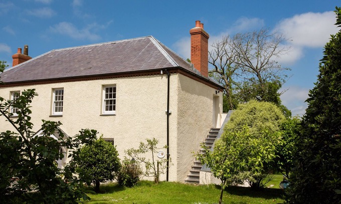Pembroke Apartment | Upper Old Farmhouse, Portclew Cottages