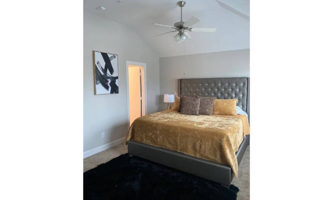 Southeast Houston Condo | Upscale 2 Bedroom Townhouse/Houston
