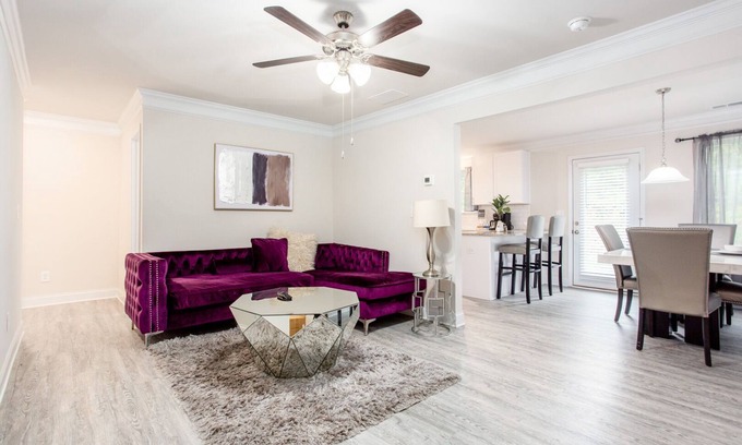 College Park House | Upscale 3 bedroom townhouse *Free Wifi & Parking*