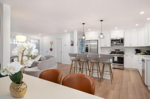 Bridgeport Apartment | Upscale 4BR Retreat at the Reservoir!