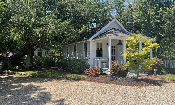 Morehead City House | Upscale Bungalow - 129 Craven Streetn300 feet from Beaufort Waterfront