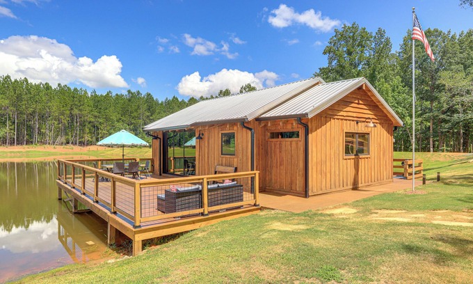 Thomaston Cabin | Upscale Cabin Comfort in Thomaston w/2 Decks!