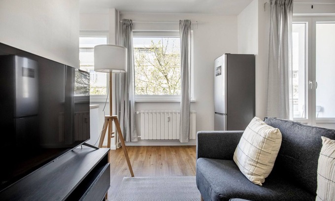 Halensee Apartment | Upscale Charlottenburg Studio nr Adenauerplatz, by Blueground