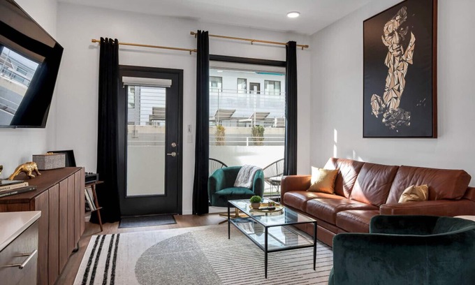 Edgehill Condo | UPSCALE Cozy Nashville Condo★ POOL, PATIO, PARKING