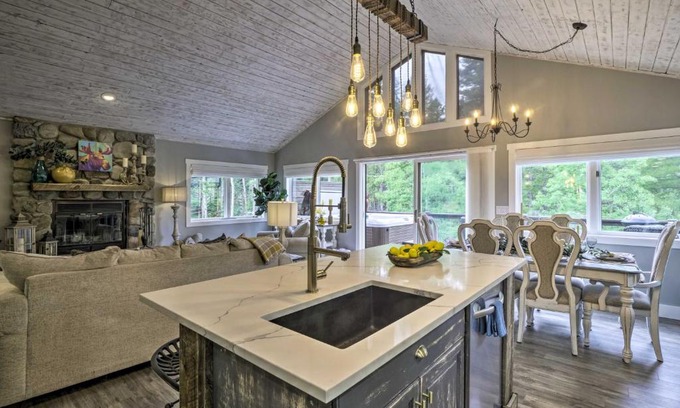 Breckenridge Heights House | Upscale Home with Hot Tub 3 Mi to Breck Ski Resort!