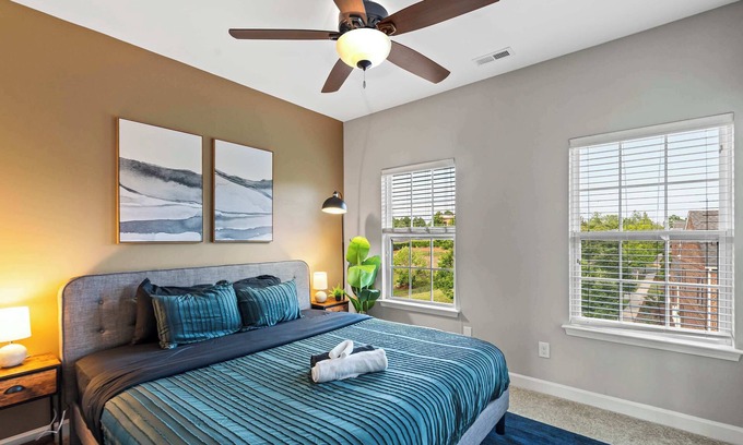 Pineville House | Upscale King 3BR Townhouse Pineville!