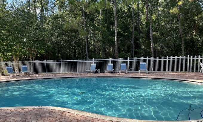 New Tampa House | Upscale Long Stay -KING Bed -POOL-Wifi -Tampa Palms -Moffitt -Gated -Pets OK-HK1