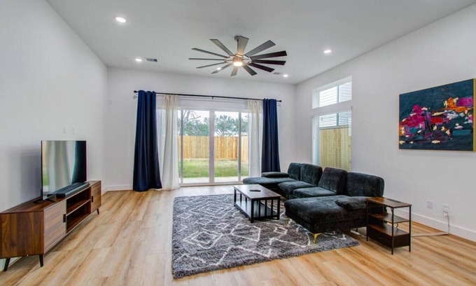 Riverside Terrace House | Upscale Paradise 6 min from Medical Center!