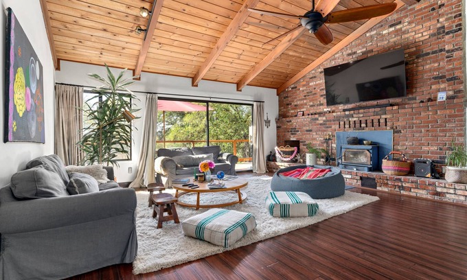 Iowa Hill House | Upscale spacious lake view, hot tub, 5 acres, EV