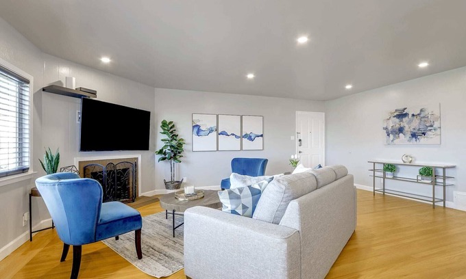 Southern Hills House | Upscale stylish entire 4B2B house with amazing views