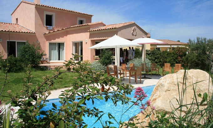 Collias House | Upscale villa near UZES, private swimming pool, enclosed grounds, Wifi.