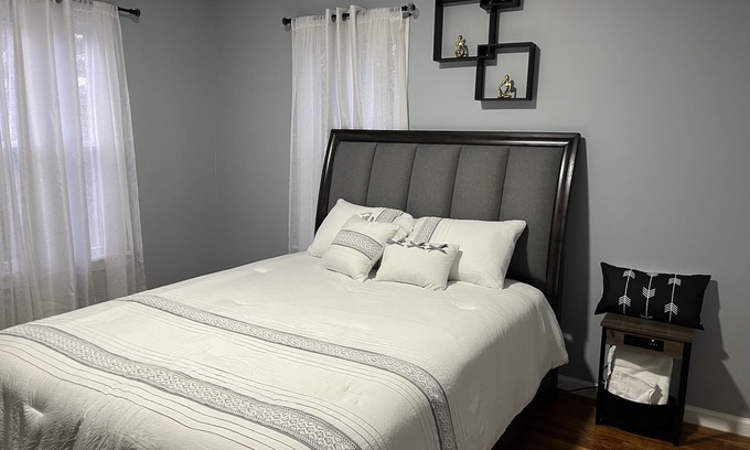 Springfield House | Upscaled Quiet Neighborhood- Modern 3 BDRM