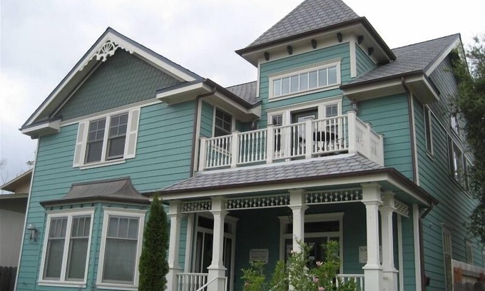 Paso Robles Apartment | 🍾UPSTAIRS ON VINE - 2 blocks from the center of town!🍷
