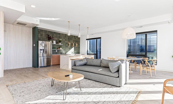 Uptown Apartment | Uptown Apartment| Lake View Near Mill City Museum