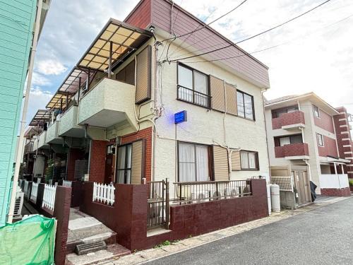 Urayasu Apartment | URAYASU HOUSE!, 15 min bus ride to Disney, Location 6-8-38 Horie Urayasu City Chiba Prefecture, 場所は千葉県浦安市堀江6-8-38です, コインパーキングまで徒歩2分, ドア横キーボックスの番号はご予約後に,チェックイン情報を見る,をご覧下さい