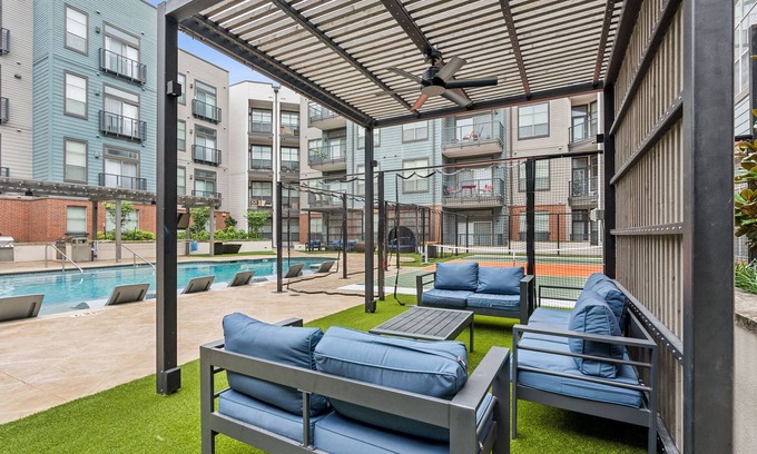 Deep Ellum Apartment | Urban 1 Bedroom - King Bed - Gym - WiFi