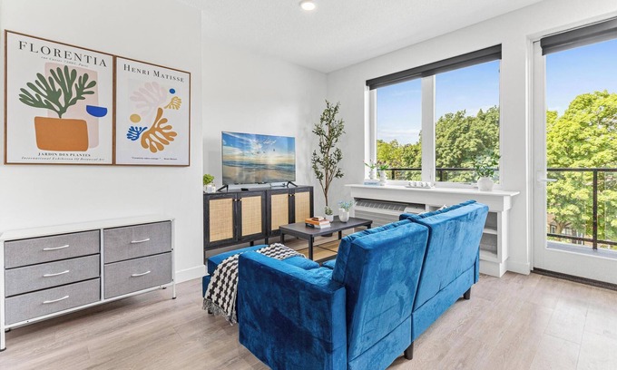 Kingfield Apartment | Urban 1BD Escape mins to DT w Gym, Wifi & Balcony