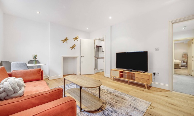 Redcliffe Apartment | Urban Chic Retreat in Chelsea, Two-Bedroom Flat