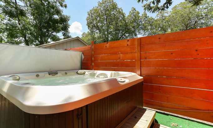 Southside House | Urban Chicken Relic with Hot Tub